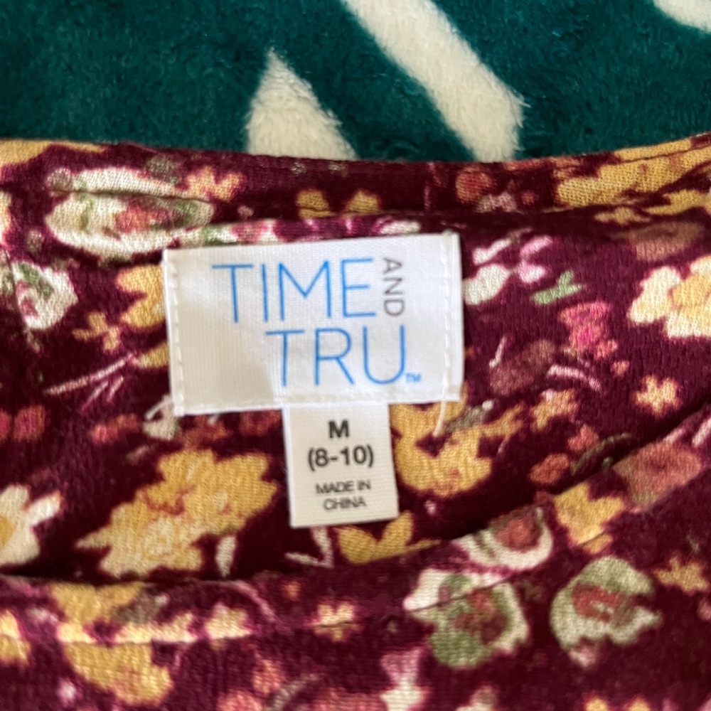 Time and Tru Floral Top - Picture 2 of 4